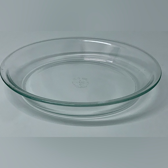 Mid Century Vintage Pyrex 9 Inch Pie Dish - Picture 1 of 12